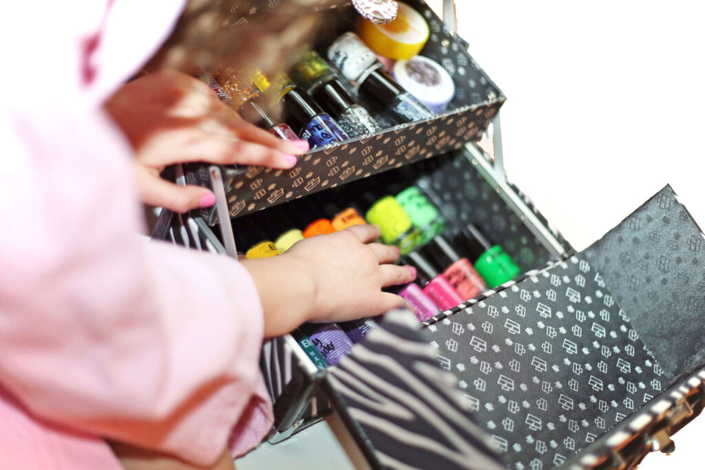 style station for kids manicure